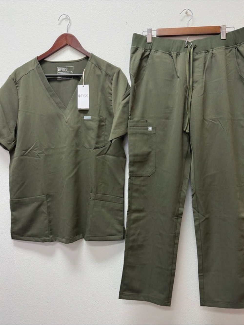 Figs women’s Olive Cargo Scrub set